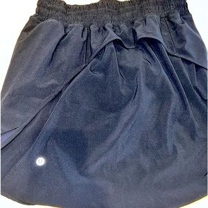 Lululemon Pace Rival Mid-Rise Skirt, navy. Size 8. 16”